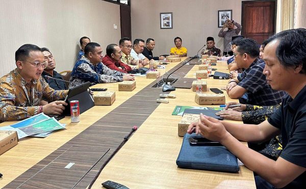 Bappedalitbang bersama DPRD Tanbu Sampaikan Proker ke PUPR Provinsi