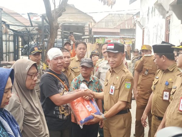 Pemkab Tanbu Berikan Bantuan untuk Korban Kebakaran di Gang PLN