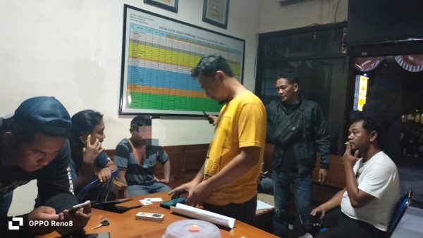 Polres Nganjuk Amankan Pelaku Pencurian Dua Handphone di Tanjunganom