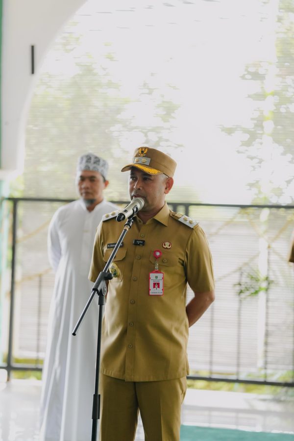 Wakil Bupati Tanbu H. Bahsanuddin Pimpin Apel Gabungan ASN Perdana