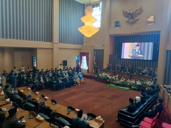 Bupati Tanah Bumbu Sampaikan Pidato Perdana dalam Rapat Paripurna DPRD