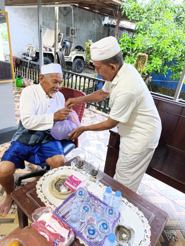 Semangat Gotong Royong, Posko Satu Jiwa Konsisten Berbagi di Jumat Berkah