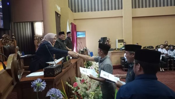 Fraksi DPRD Tanah Bumbu Tanggapi Raperda Riset dan Inovasi Daerah