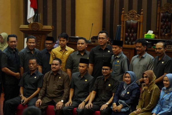 DPRD Tanbu Terima Jawaban Bupati Atas Pemandangan Umum Fraksi