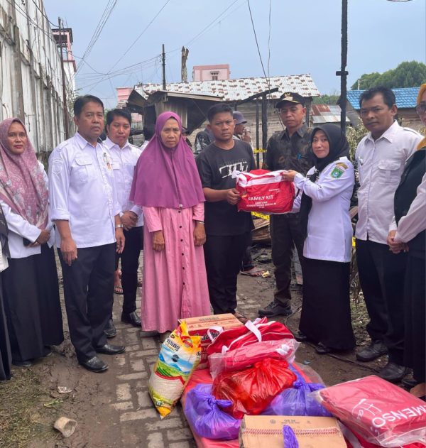 Gerak Cepat, Korban Kebakaran di Simpang Empat Terima Bantuan Pemkab Tanbu