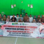 Nampak beberapa orang peserta yang Hadir dalam acara pembentukan Koperasi Desa