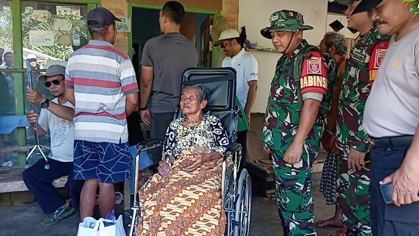 Posko Satu Jiwa Dampingi Penyaluran Bantuan Sosial untuk Warga Difabel di Desa Manunggal