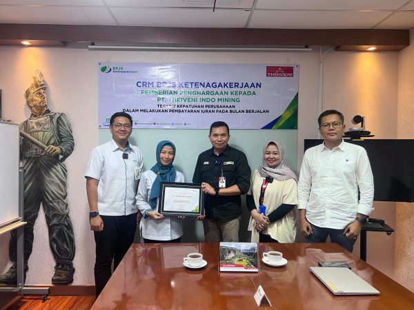 PT Thriveni Terima Penghargaan dari BPJS Ketenagakerjaan atas Ketertiban Bayar Iuran Bulan Berjalan