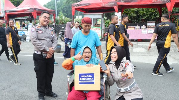 Polres Nganjuk Gelar Bakti Sosial Car Free Day, Wujud Nyata Pelayanan Publik di HUT Bhayangkara ke-79