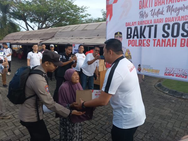 Dekatkan Pelayanan kepada Masyarakat, Polres Tanbu Gelar KOPI MANIS di Simpang Empat