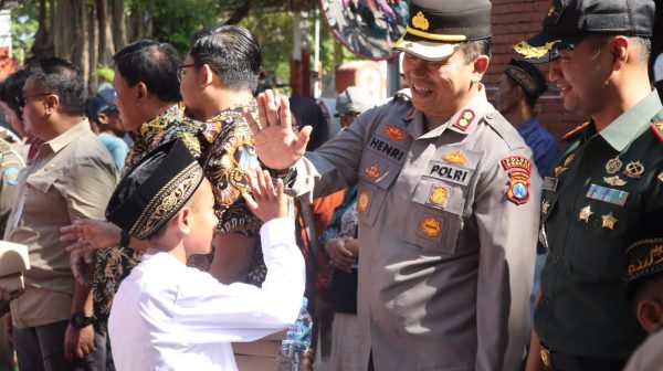 Khitanan Massal Warnai HUT RI ke-80 di Nganjuk, Ratusan Anak Ikuti dengan Antusias