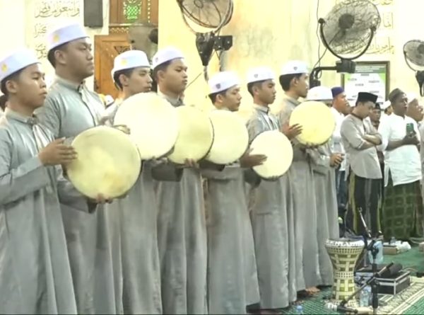 Bersama Habib dari Yaman, Bupati Andi Rudi Latif Hadiri Peringatan Maulid di Darul Falah