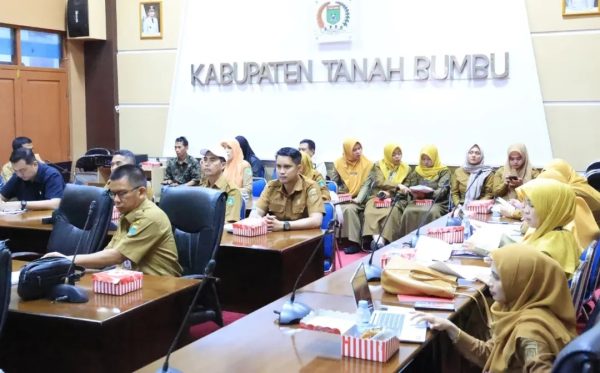 Bersama Dinkes, DPRD Tanbu Bahas Raperda Tenaga Medis