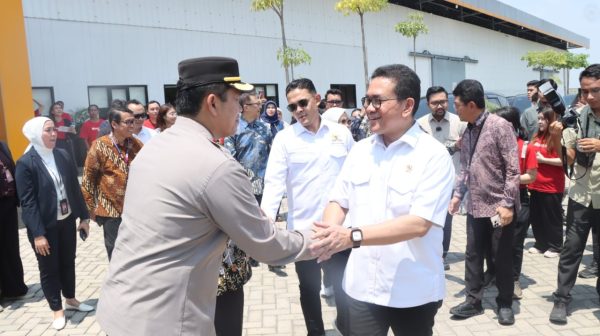 Kapolres Nganjuk Dampingi Menteri Perdagangan RI di PT. Mitra Mulia Makmur
