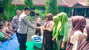 Kapolsek Jatikalen Ajak Pelajar SMPN 1 Jatikalen Jadi Generasi Cerdas Tanpa Narkoba