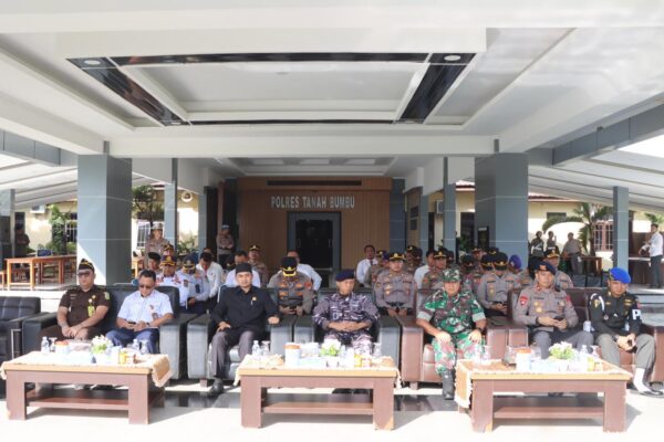 Ketua DPRD Tanbu Hadiri Apel Gelar Pasukan Operasi Zebra Intan 2025