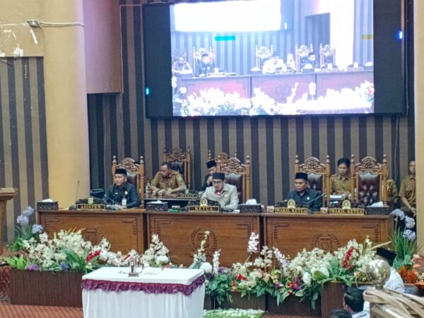 Dua Raperda Inisiatif DPRD Disahkan Dalam Rapat Paripurna