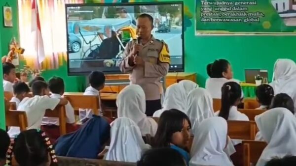 Unit Binmas Polsek Nganjuk Kota Beri Penyuluhan Wawasan Kebangsaan dan Bahaya Cyber Bullying
