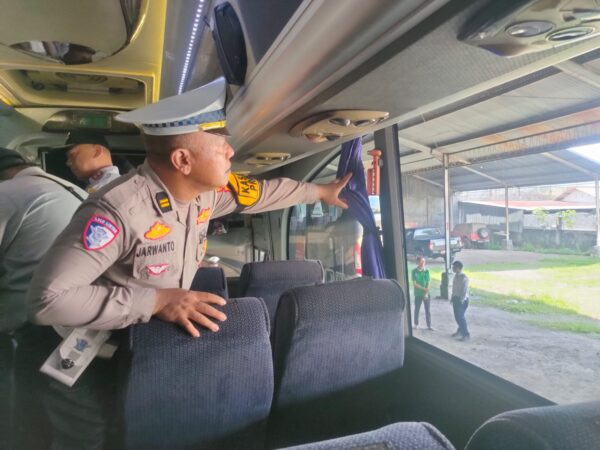 Rampcheck Gabungan di PO. Konco Dewe, Satlantas Polres Nganjuk Pastikan Armada Bus Laik Jalan