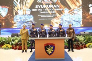 Bupati Tanah Bumbu Andi Rudi Latif Terima Penghargaan di HUT ke-75 Polairud