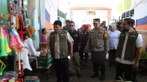 Polres Nganjuk dan Forkopimda Sidak Pasar, Pastikan Harga dan Stok Sembako Aman Jelang Nataru