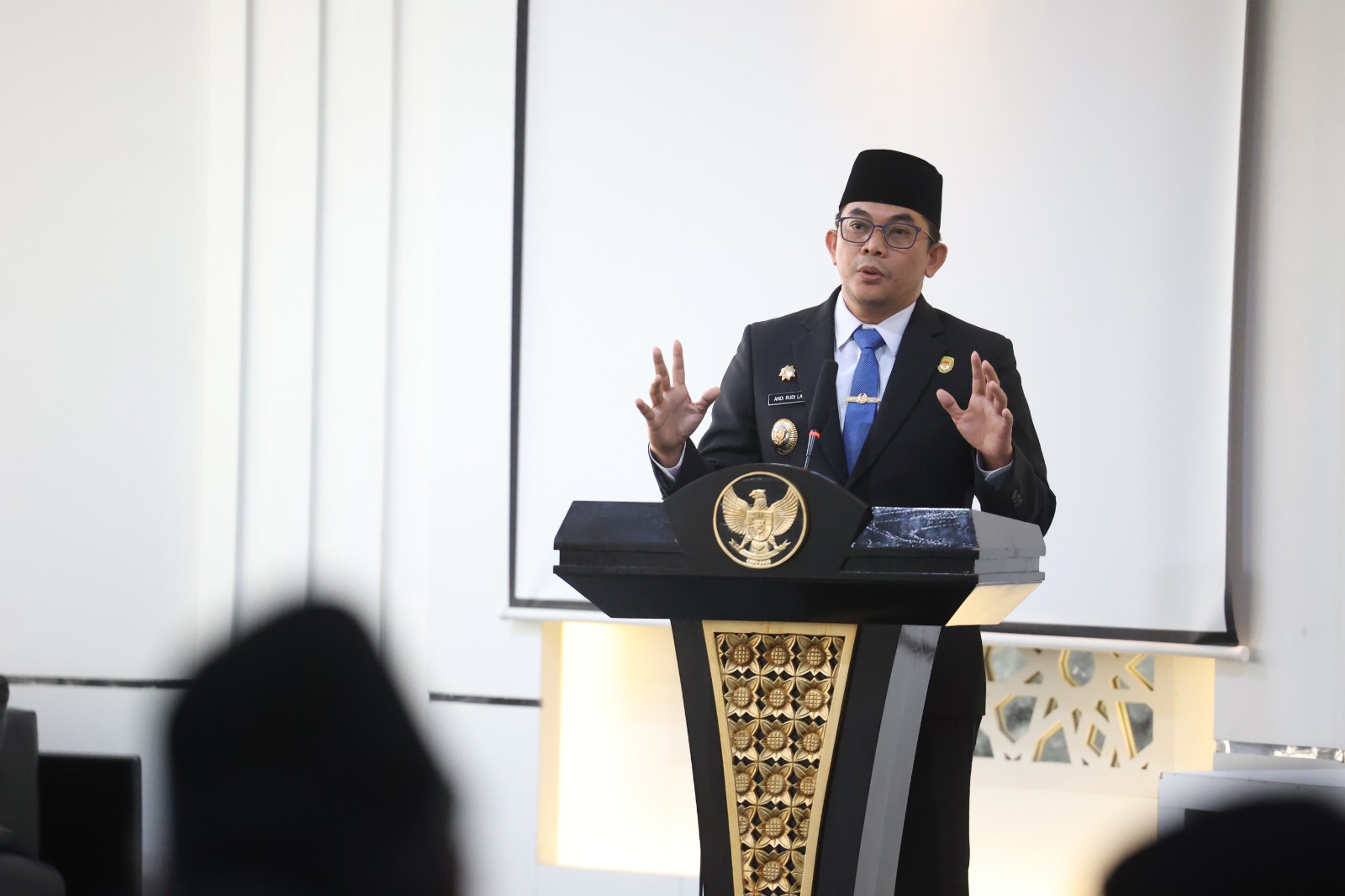 Perdana di Tahun 2026, Bupati Andi Rudi Latif Lantik 21 Pejabat Eselon II, III, dan IV