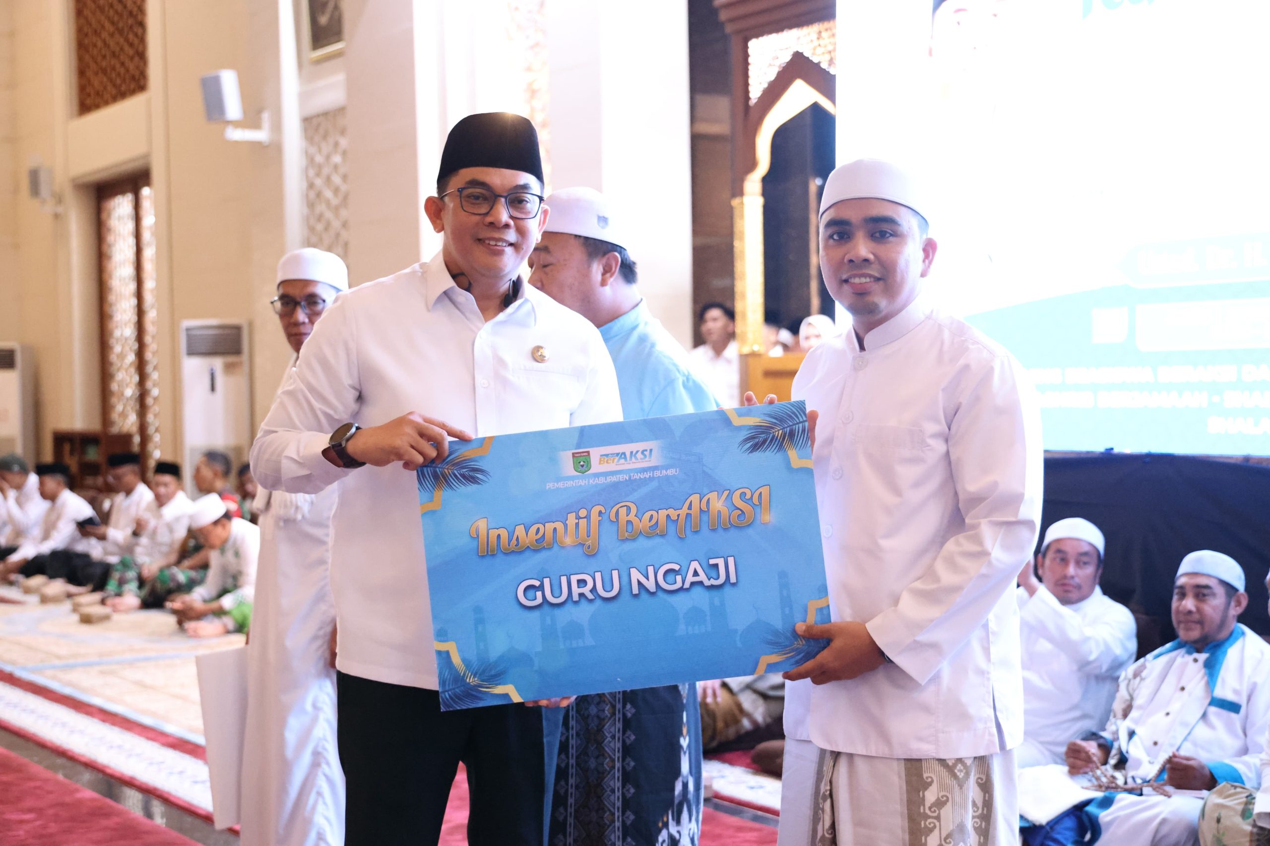 Bupati Tanbu Salurkan Insentif untuk Guru Pondok Pesantren
