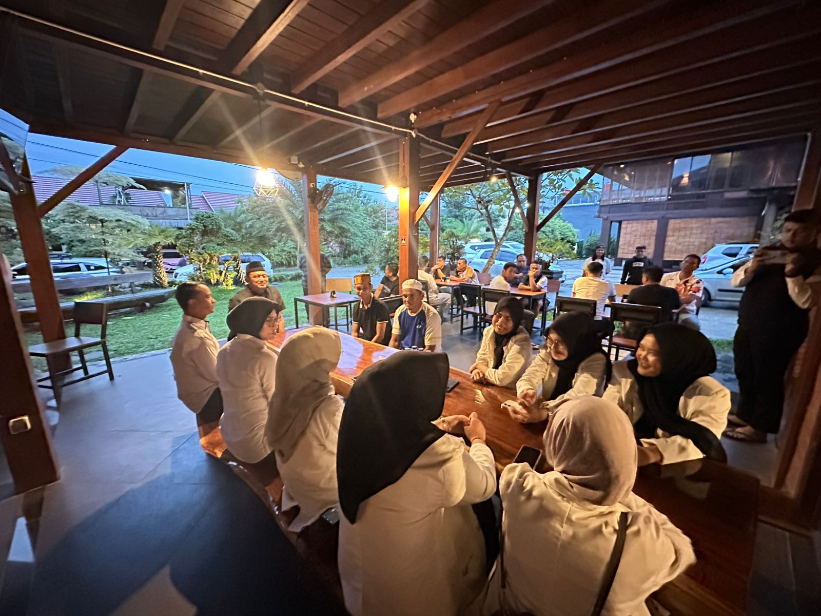 Pererat Silaturahmi, Kapolres Tanah Bumbu Buka Puasa Bersama dengan BEM STIKES Darul Azhar