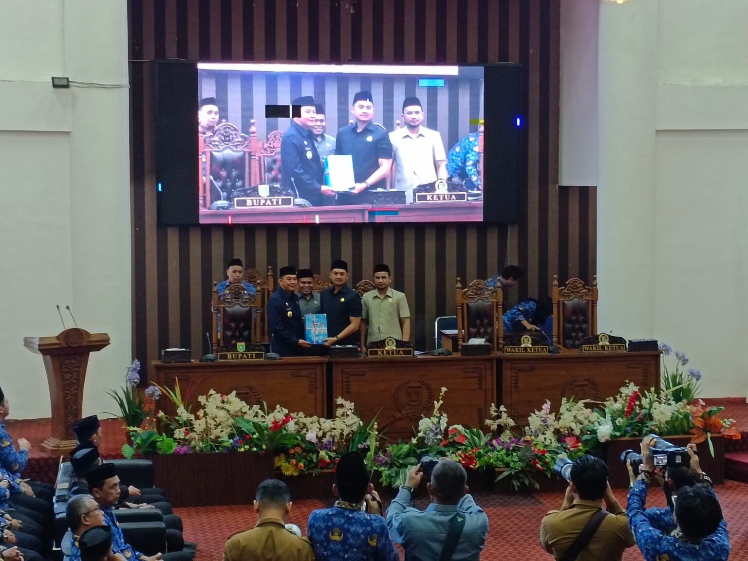 Bupati Tanah Bumbu Sampaikan LKPj 2025 Dalam Rapat Paripurna DPRD