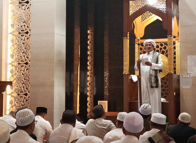 Bupati Tanah Bumbu Tunaikan Salat Idul Fitri di Masjid Agung Al Falah