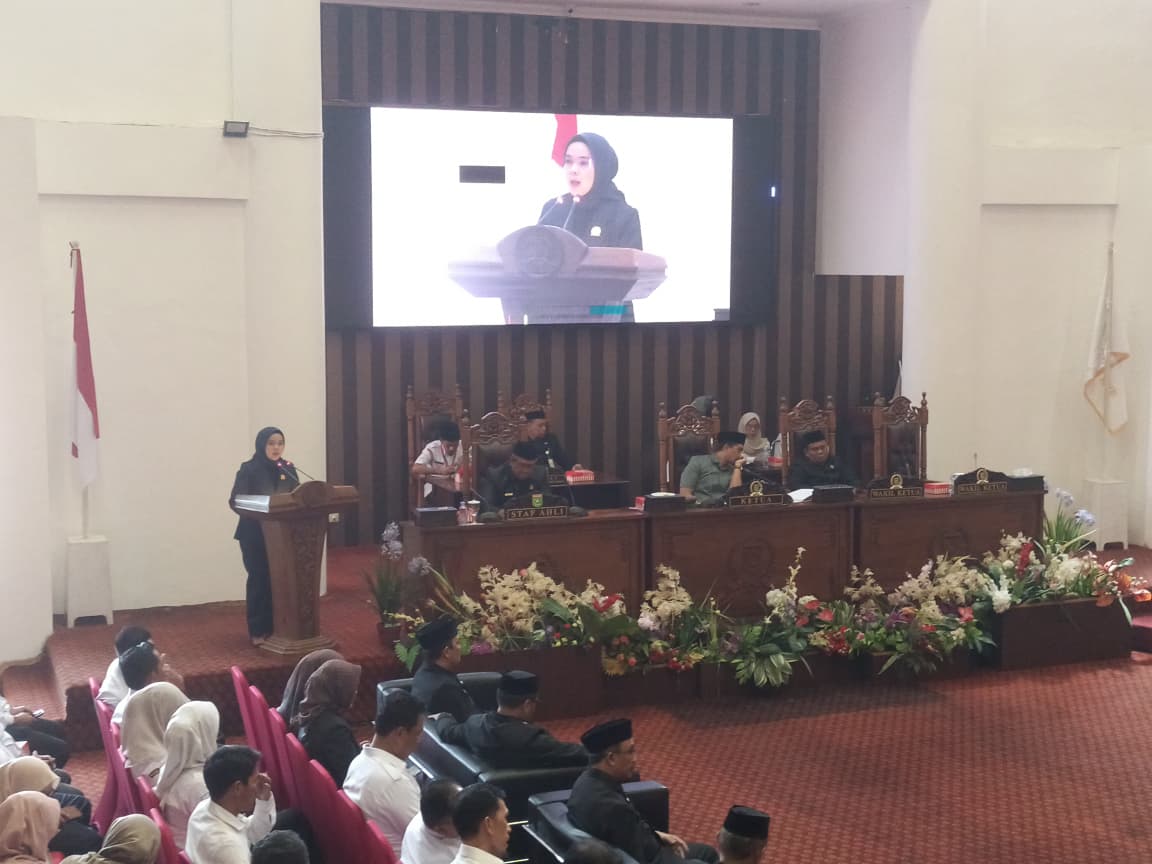 DPRD Tanbu Sampaikan Pemandangan Umum Fraksi Raperda Pencabutan Perda Nomor 6 Tahun 2020