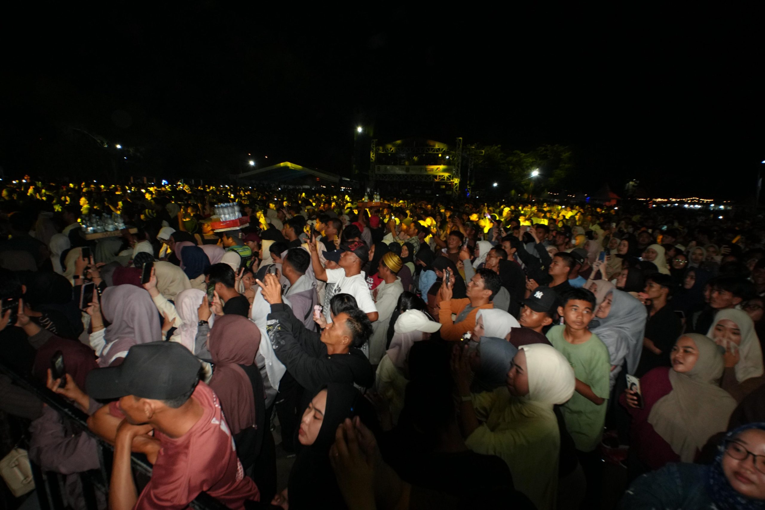 Aksi Ady Eks Naff Semarakkan Mappanre Ri Tasi’e di Tanah Bumbu Kalsel, UMKM Lokal Raup Berkah