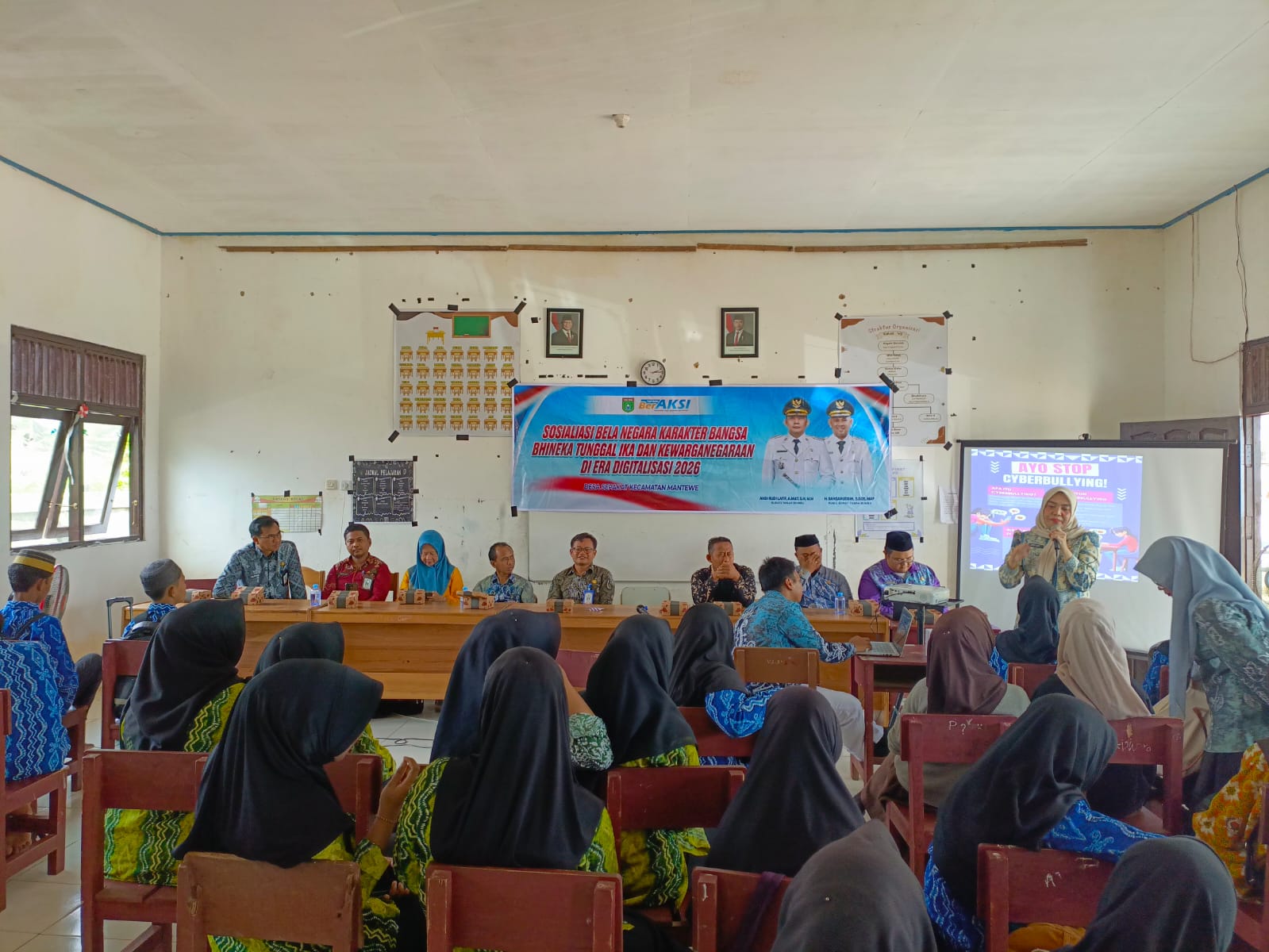 Bakesbangpol Tanbu Sosialisasikan Bela Negara di Era Digitalisasi di Desa Sepakat