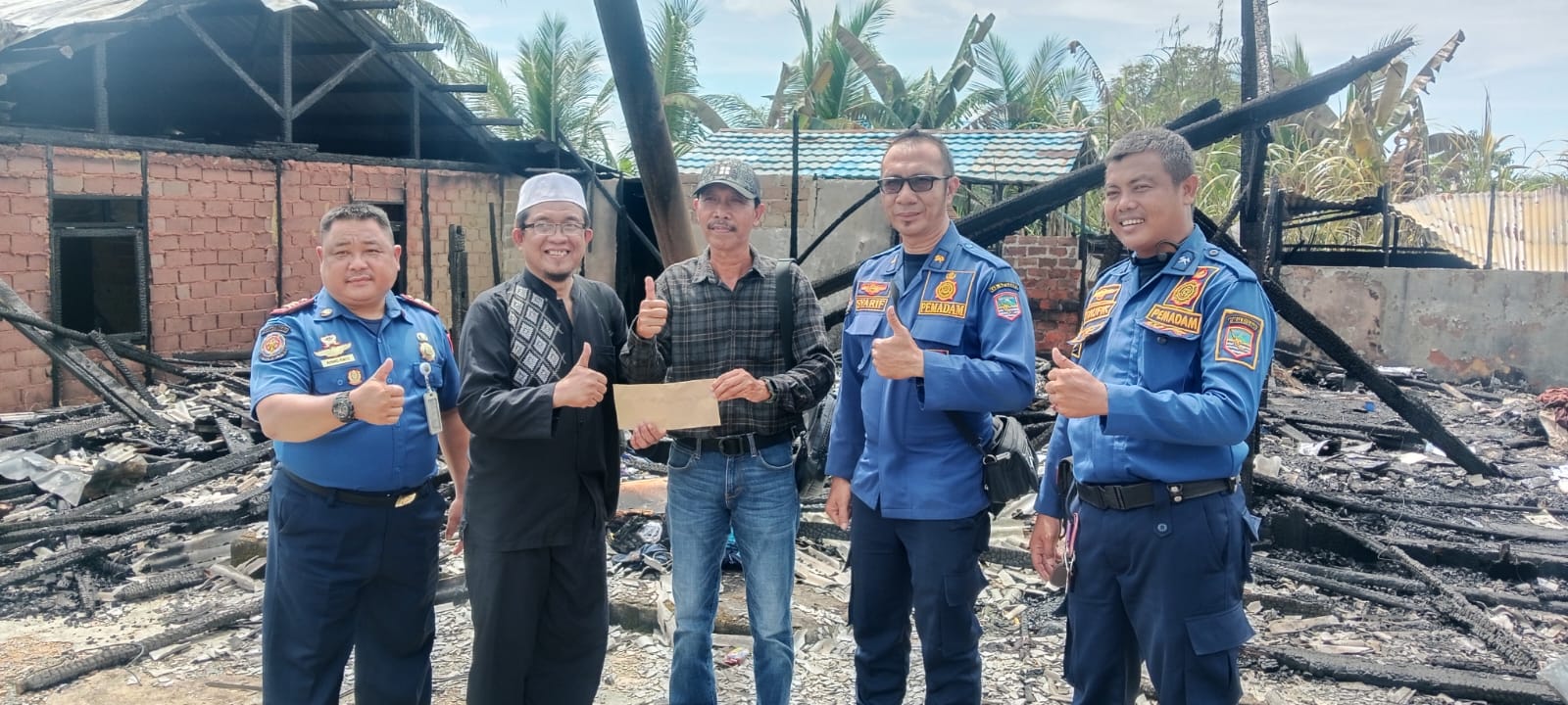 Peduli Sesama Jurnalis, PWI Tanah Bumbu Salurkan Bantuan untuk Wartawan Kotabaru Korban Kebakaran