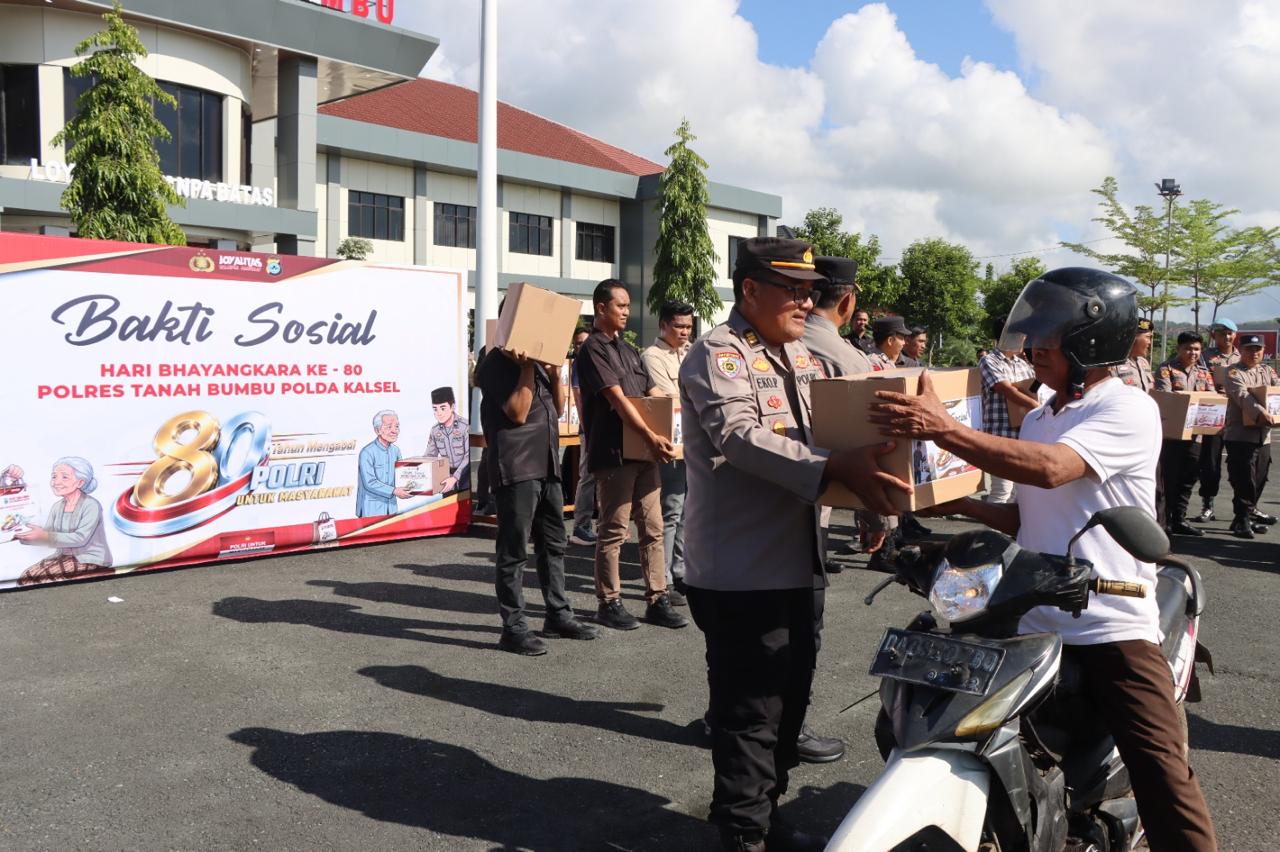 Polres Tanah Bumbu Tebar Kepedulian, 1.000 Paket Sembako Disalurkan Jelang Hari Bhayangkara ke-80