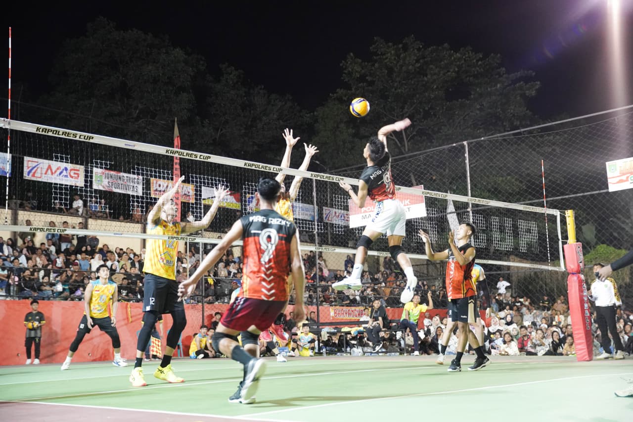 Ribuan Penonton Padati Final Kapolres Tanah Bumbu Cup 2026, Polres Tanah Bumbu dan RAM Raih Gelar Juara