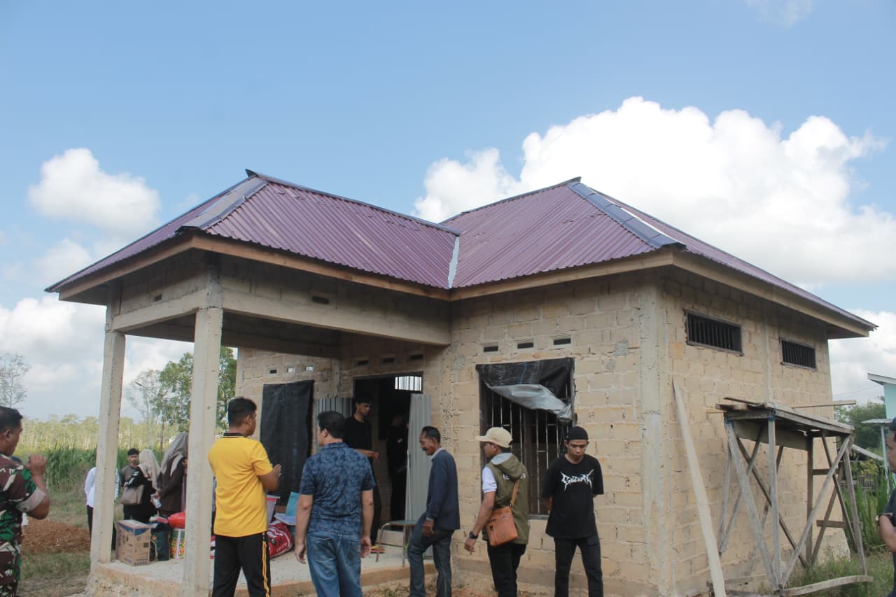 Bupati Andi Rudi Latif Wujudkan Rumah Layak Huni bagi Warga Kersik Putih