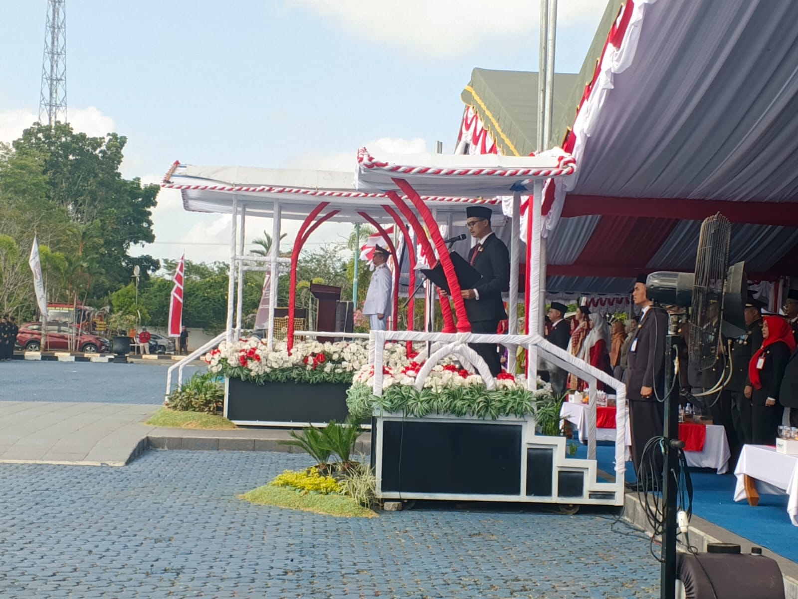 Pimpinan DPRD Tanah Bumbu Hadiri Upacara Detik-Detik Proklamasi HUT ke-81 RI