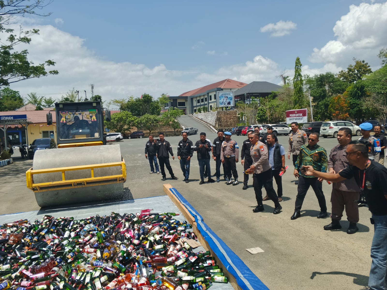 2.946 Botol Miras Ilegal Dimusnahkan Polres Tanah Bumbu